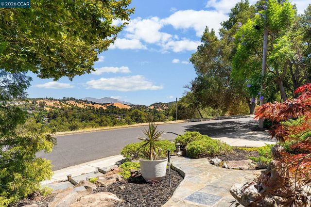 4050 Saint Marys St, Martinez, CA 94553