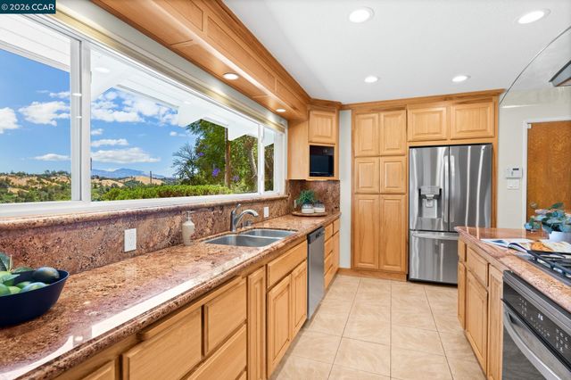 4050 Saint Marys St, Martinez, CA 94553