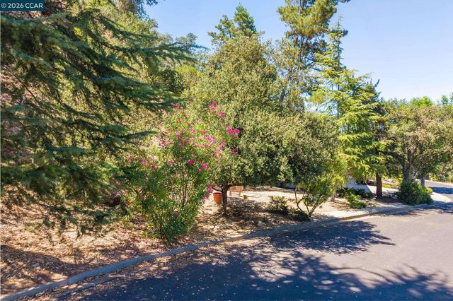 4050 Saint Marys St, Martinez, CA 94553