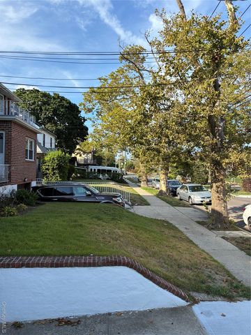 13724 228th Street, Laurelton, NY 11413