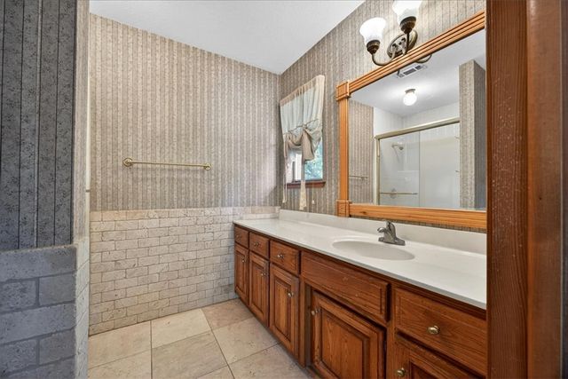 5586 Walden Street, Lowell, AR 72745