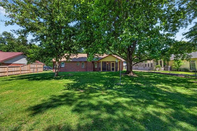 5586 Walden Street, Lowell, AR 72745