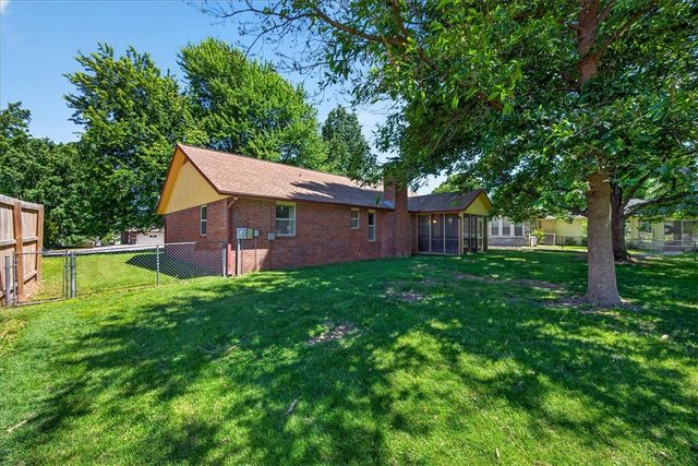 5586 Walden Street, Lowell, AR 72745