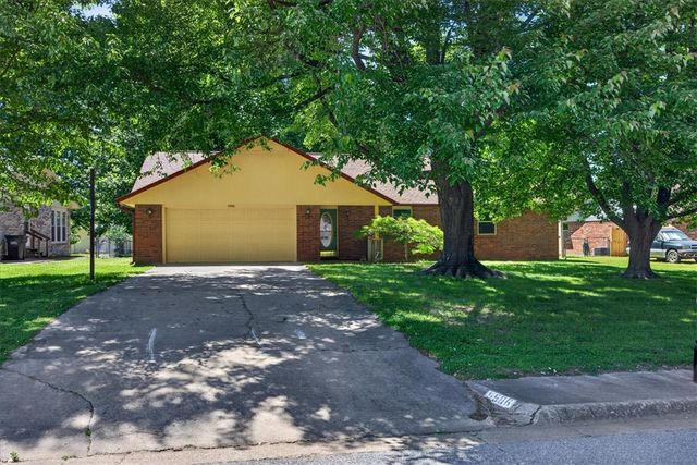 5586 Walden Street, Lowell, AR 72745