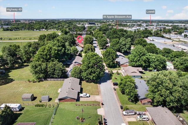 5586 Walden Street, Lowell, AR 72745