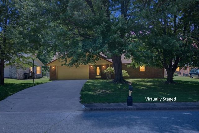 5586 Walden Street, Lowell, AR 72745