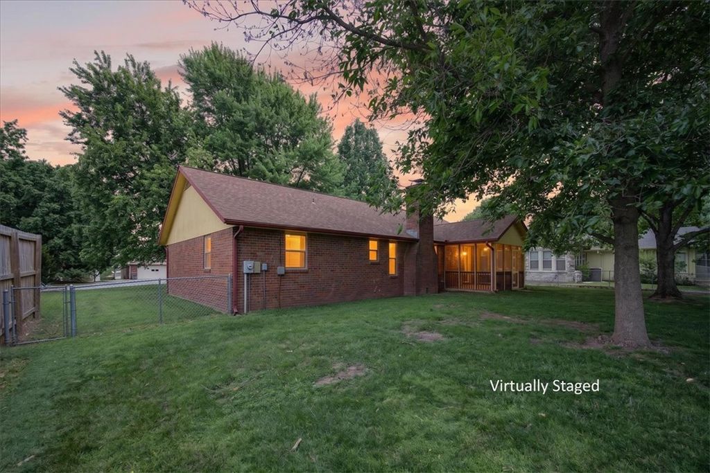 5586 Walden Street, Lowell, AR 72745