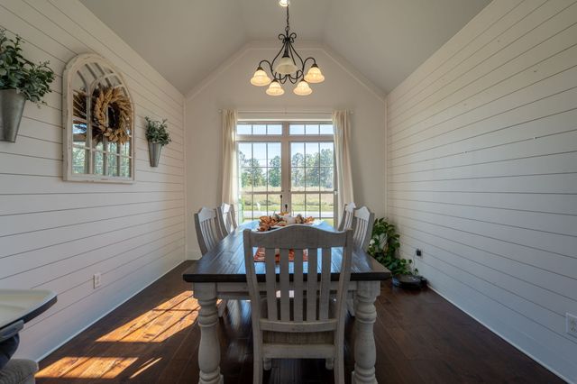 562 Double Eagle Dr, Summertown, TN 38483