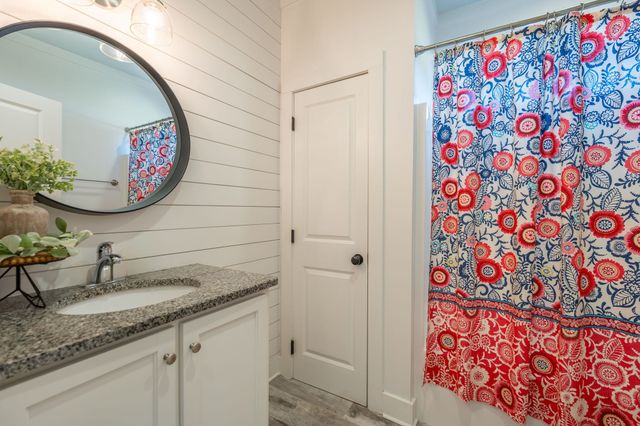 562 Double Eagle Dr, Summertown, TN 38483