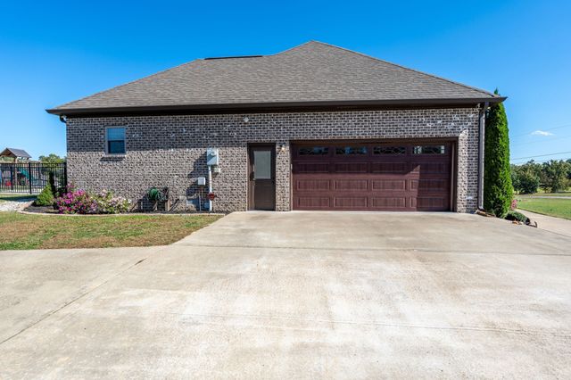562 Double Eagle Dr, Summertown, TN 38483