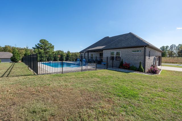 562 Double Eagle Dr, Summertown, TN 38483
