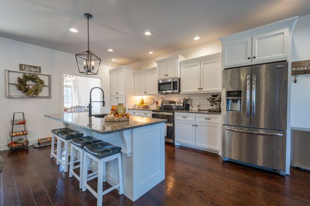 562 Double Eagle Dr, Summertown, TN 38483
