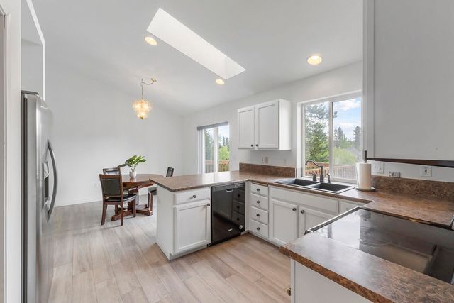 808 E Country Hill Ct, Spokane, WA 99208