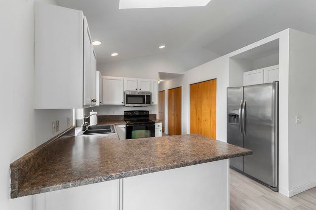 808 E Country Hill Ct, Spokane, WA 99208
