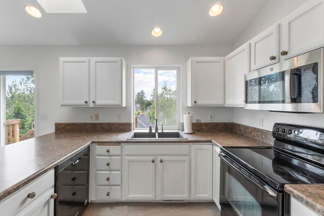 808 E Country Hill Ct, Spokane, WA 99208