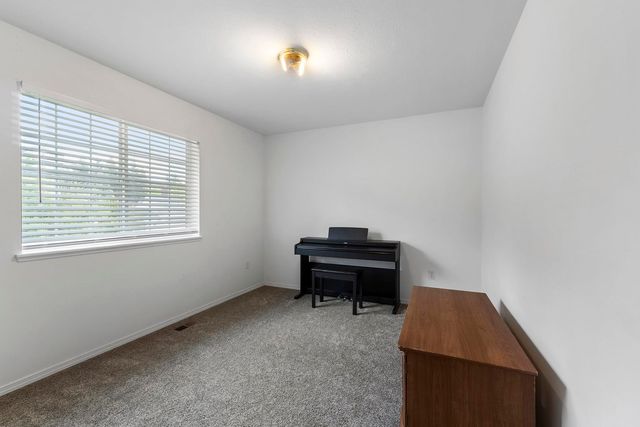 808 E Country Hill Ct, Spokane, WA 99208