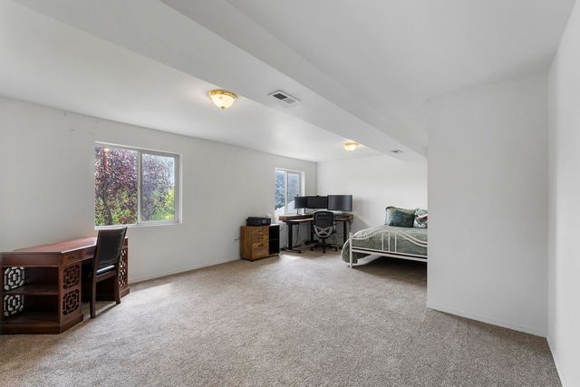 808 E Country Hill Ct, Spokane, WA 99208