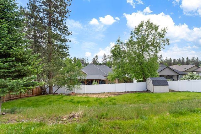 808 E Country Hill Ct, Spokane, WA 99208