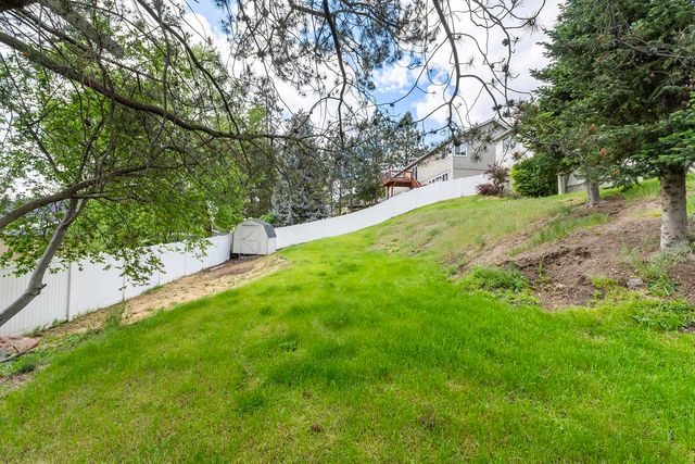 808 E Country Hill Ct, Spokane, WA 99208