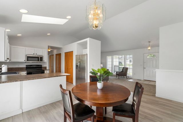 808 E Country Hill Ct, Spokane, WA 99208