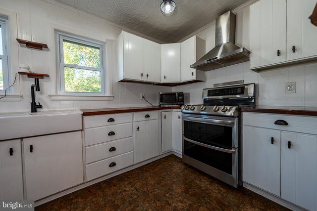 7 CEDARWOOD RD, Catonsville, MD 21228