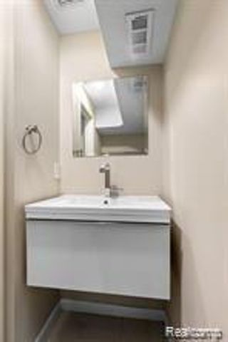 1566 MARYLAND CLUB Drive, Royal Oak, MI 48067