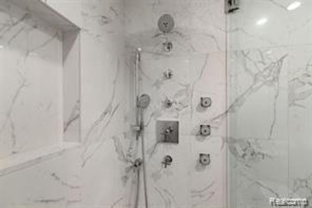 1566 MARYLAND CLUB Drive, Royal Oak, MI 48067