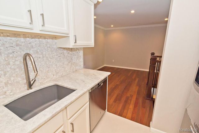 1566 MARYLAND CLUB Drive, Royal Oak, MI 48067