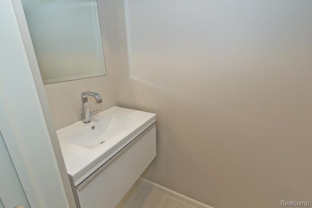 1566 MARYLAND CLUB Drive, Royal Oak, MI 48067