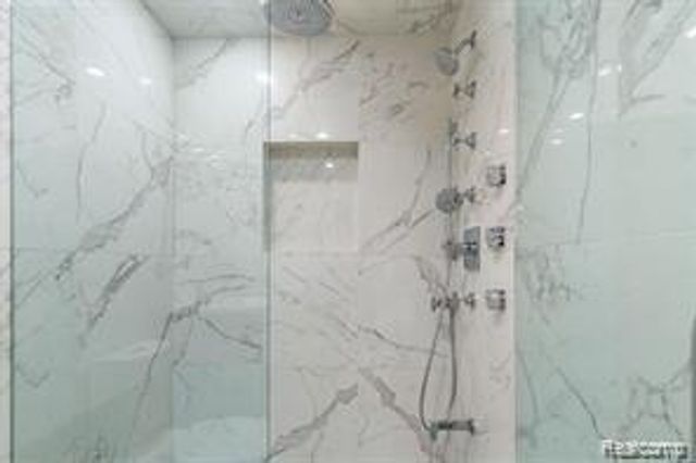 1566 MARYLAND CLUB Drive, Royal Oak, MI 48067