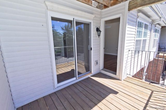 1566 MARYLAND CLUB Drive, Royal Oak, MI 48067