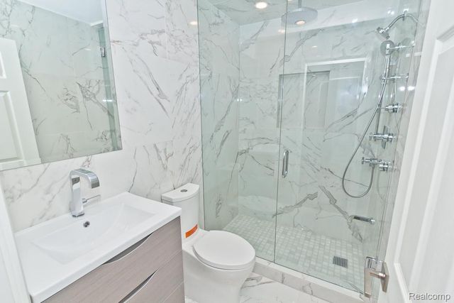 1566 MARYLAND CLUB Drive, Royal Oak, MI 48067