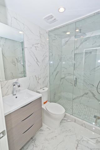 1566 MARYLAND CLUB Drive, Royal Oak, MI 48067