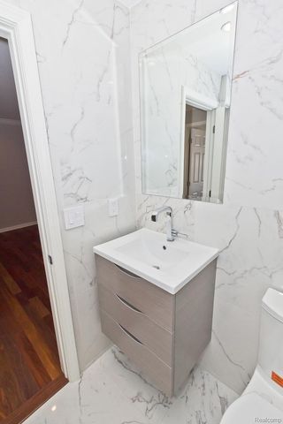 1566 MARYLAND CLUB Drive, Royal Oak, MI 48067