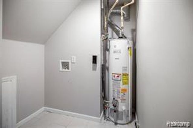 1566 MARYLAND CLUB Drive, Royal Oak, MI 48067