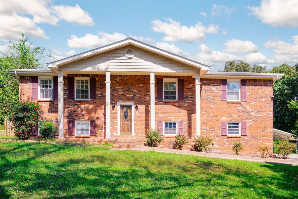 1901 Eric Drive, Rossville, GA 30741
