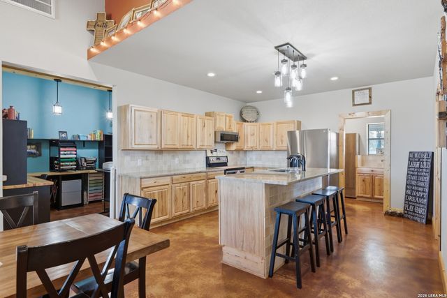15157 MILLER RD, St Hedwig, TX 78152