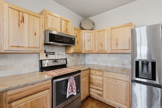 15157 MILLER RD, St Hedwig, TX 78152