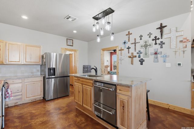 15157 MILLER RD, St Hedwig, TX 78152