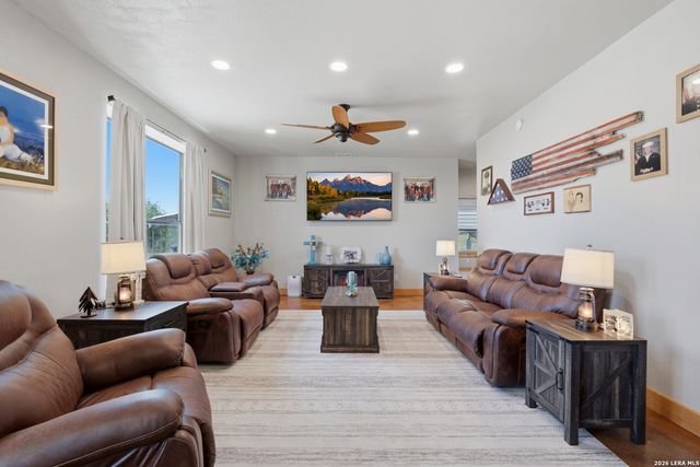 15157 MILLER RD, St Hedwig, TX 78152