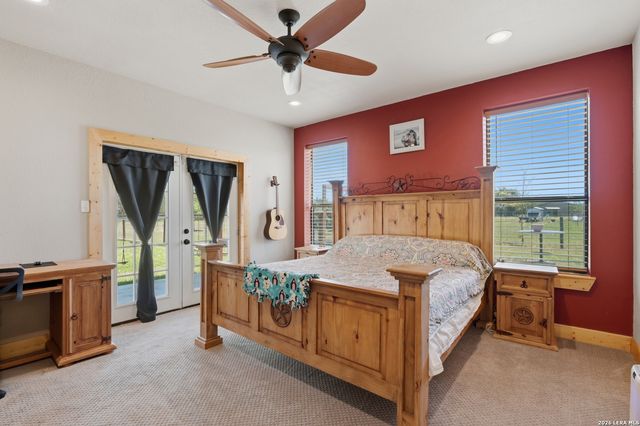 15157 MILLER RD, St Hedwig, TX 78152