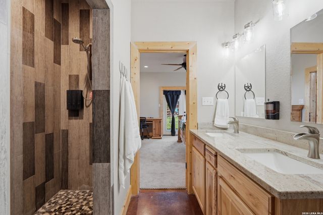 15157 MILLER RD, St Hedwig, TX 78152