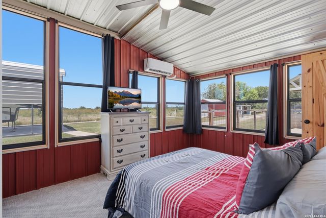 15157 MILLER RD, St Hedwig, TX 78152