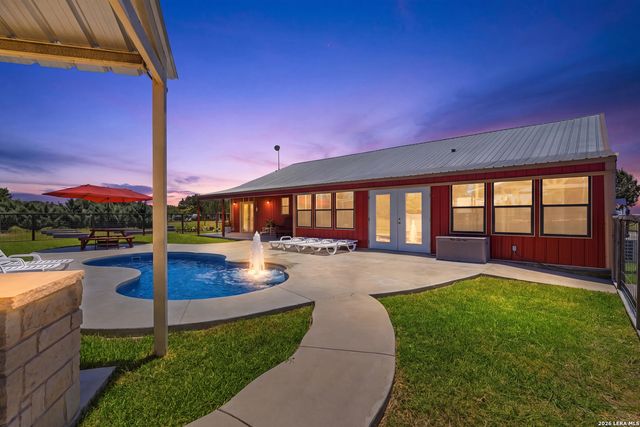 15157 MILLER RD, St Hedwig, TX 78152