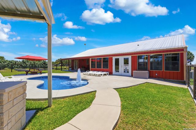15157 MILLER RD, St Hedwig, TX 78152