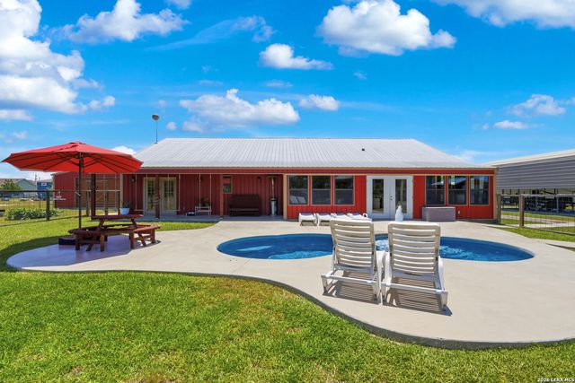 15157 MILLER RD, St Hedwig, TX 78152