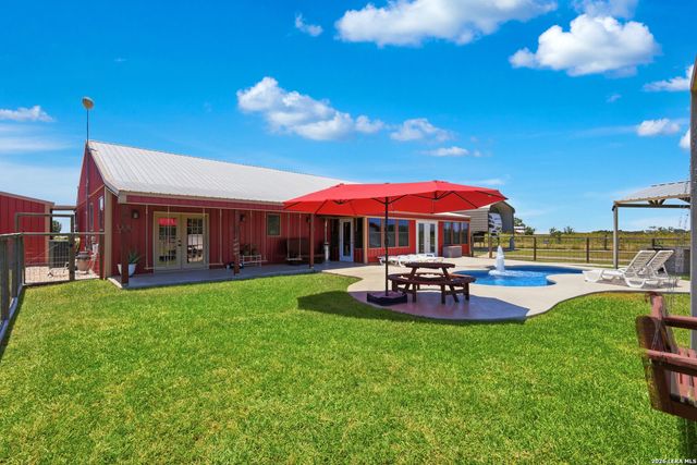 15157 MILLER RD, St Hedwig, TX 78152