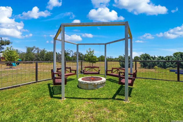 15157 MILLER RD, St Hedwig, TX 78152