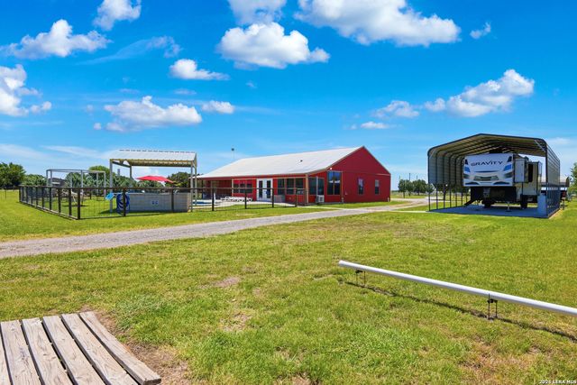 15157 MILLER RD, St Hedwig, TX 78152