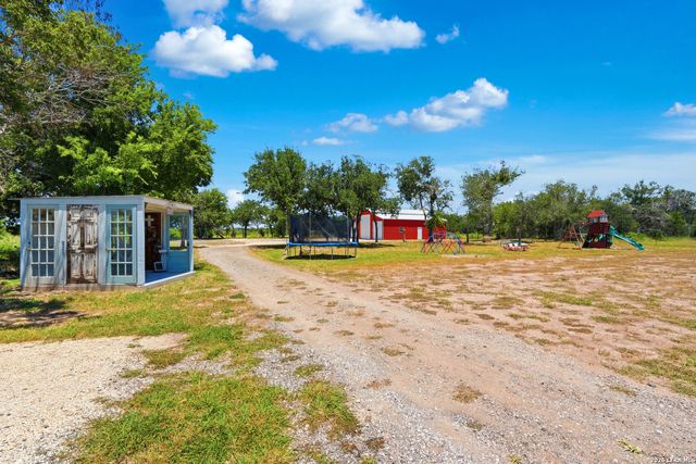 15157 MILLER RD, St Hedwig, TX 78152